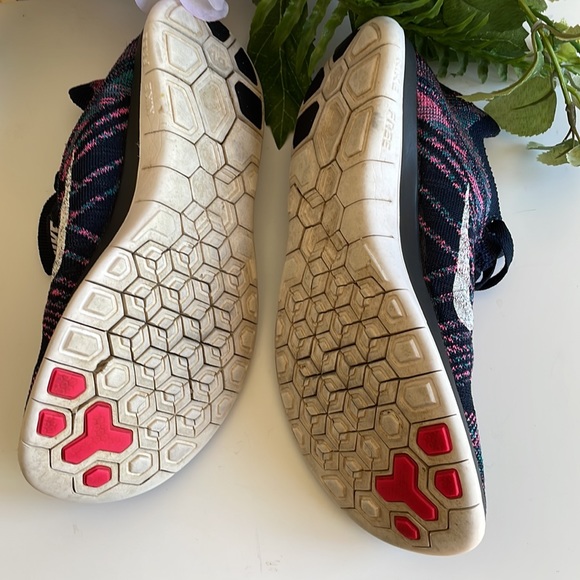 Nike running shoes for women - Picture 3 of 6